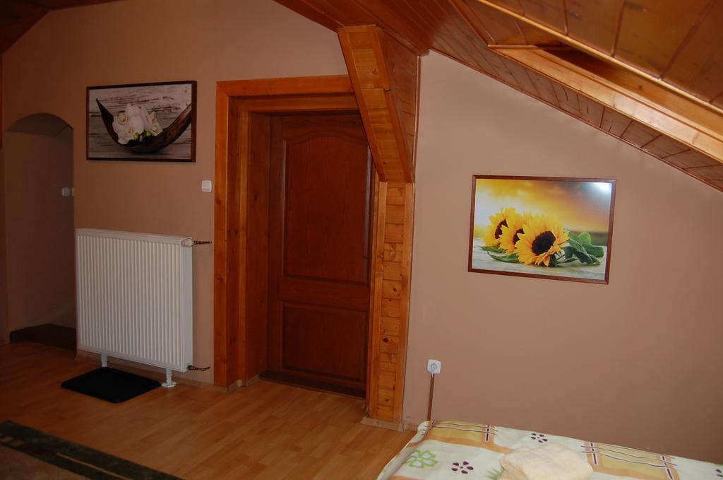 Penzion A Restaurace U Mamy Hotel Frýdek-Místek Kamer foto
