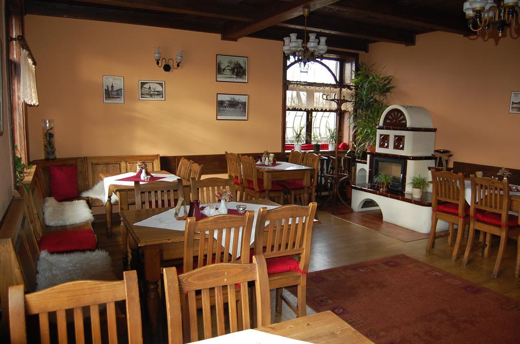 Penzion A Restaurace U Mamy Hotel Frýdek-Místek Buitenkant foto