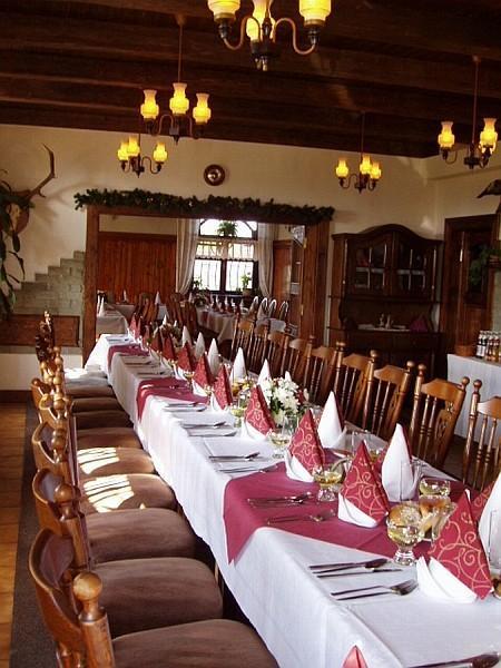 Penzion A Restaurace U Mamy Hotel Frýdek-Místek Buitenkant foto