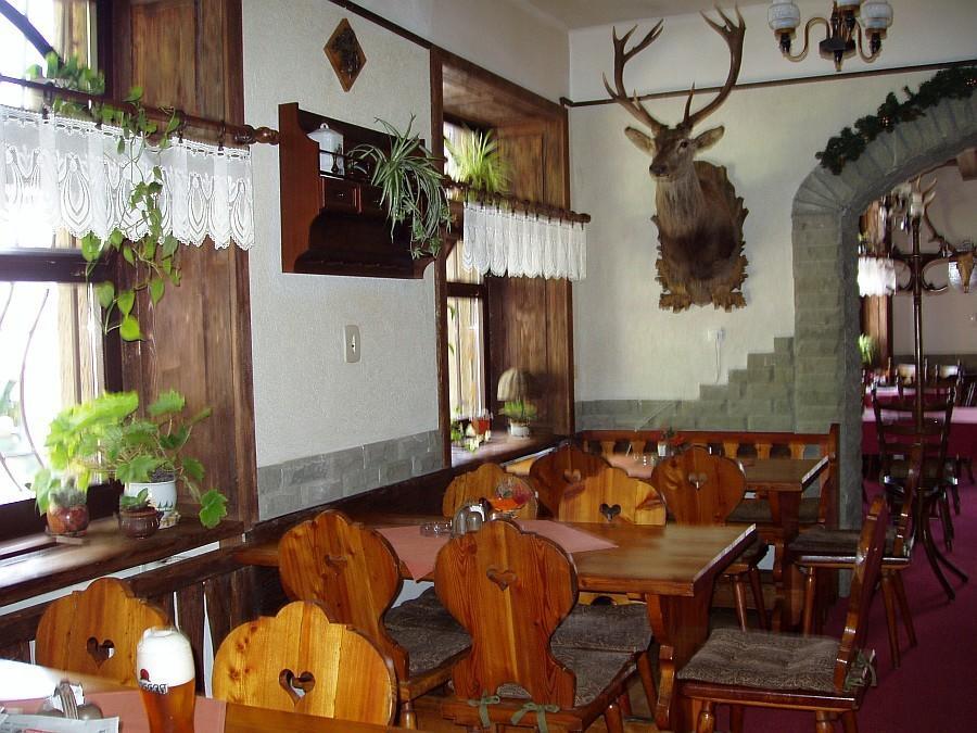 Penzion A Restaurace U Mamy Hotel Frýdek-Místek Buitenkant foto