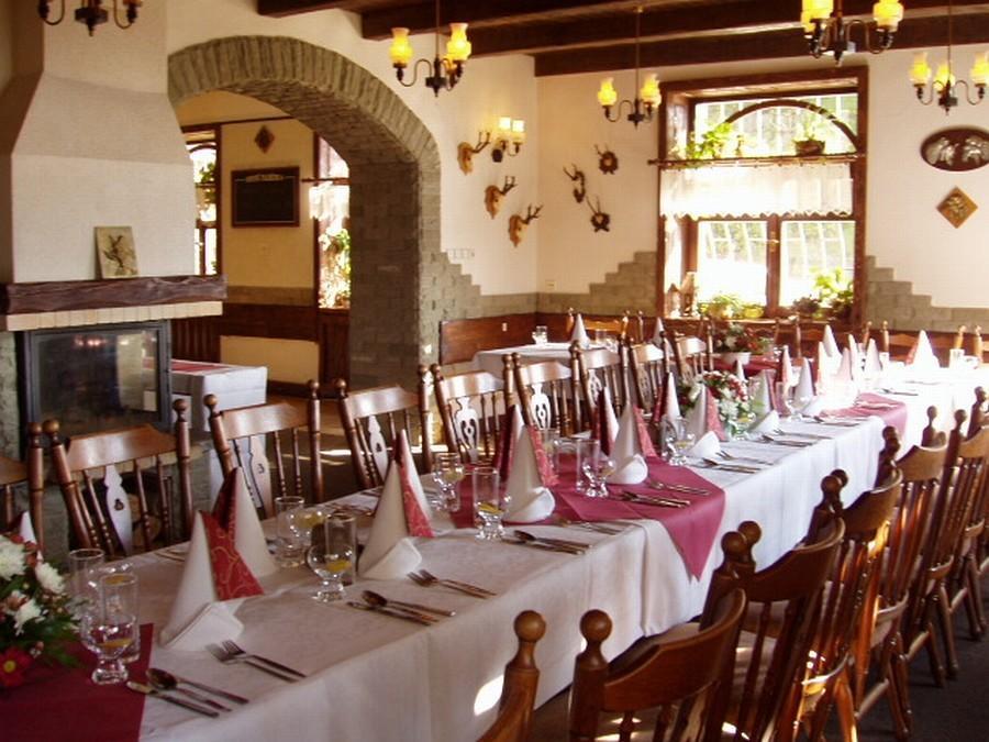 Penzion A Restaurace U Mamy Hotel Frýdek-Místek Buitenkant foto