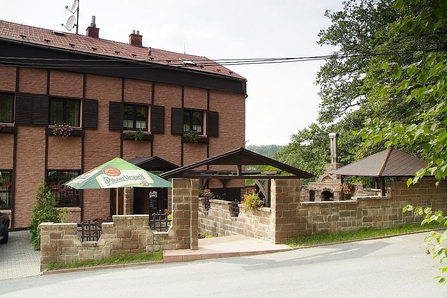 Penzion A Restaurace U Mamy Hotel Frýdek-Místek Buitenkant foto