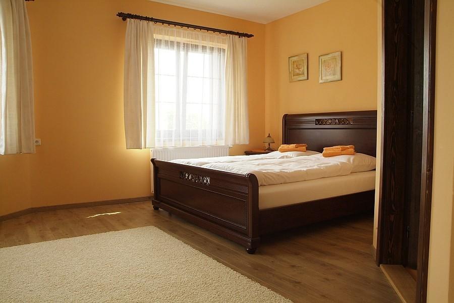 Penzion A Restaurace U Mamy Hotel Frýdek-Místek Kamer foto