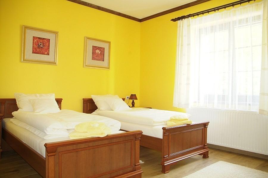 Penzion A Restaurace U Mamy Hotel Frýdek-Místek Kamer foto