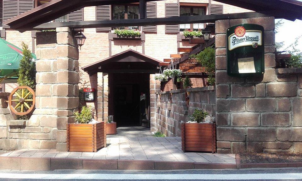 Penzion A Restaurace U Mamy Hotel Frýdek-Místek Buitenkant foto
