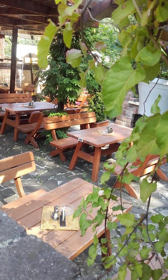 Penzion A Restaurace U Mamy Hotel Frýdek-Místek Buitenkant foto